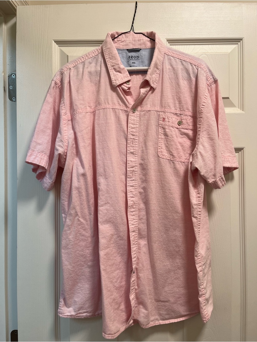 Izod Men's Light Pink Short Sleeve Button-Down Shirt